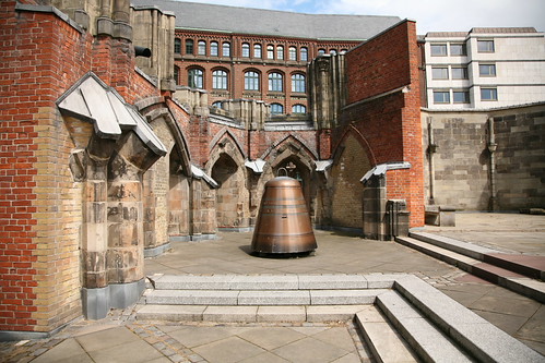 Churchyard por Bruno Girin