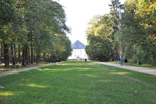 Paseo de acceso al Letohr�dek HvÄ�zda